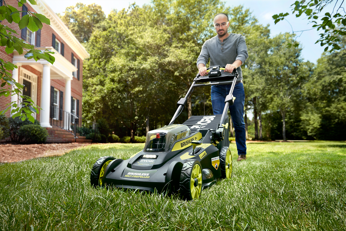 40V BRUSHLESS 20" SELF-PROPELLED LAWN MOWER Image 3